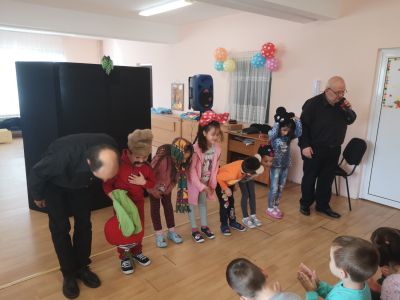 Приказката "Дядо вади ряпа" с участието на децата от 149 ДГ "Зорница". - ДГ 149 Зорница - София, Сердика