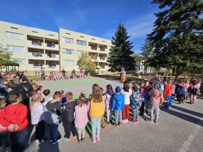 Забавления в двора на детската градина. - ДГ 149 Зорница - София, Сердика